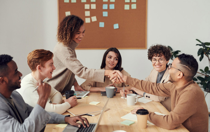 Le bien-être au travail, un enjeux majeur pour tous. Elleboss.fr fait le point sur les méthodes à mettre en place et les facteurs clés à identifier pour améliorer la qualité de vie au travail.