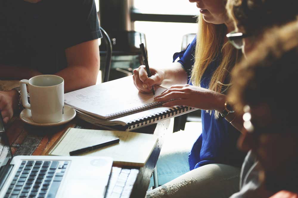 Traduction & interprétariat freelance : trouver le bon profil pour vos besoins linguistiques